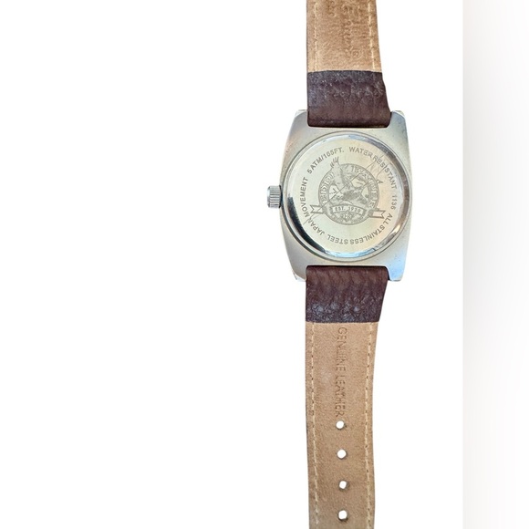 Eddie Bauer 1136 Brown Leather Round Stainless Steel 30mm Quartz Watch - Picture 7 of 8